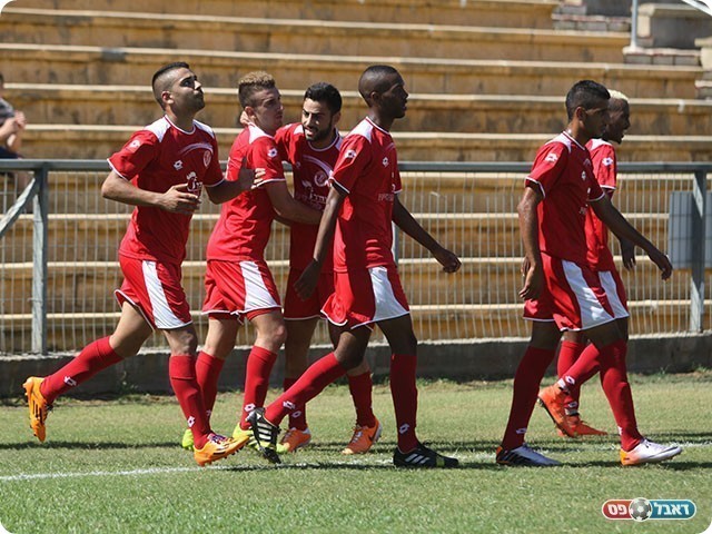 שחקני חדרה חוגגים (שלומי גבאי)